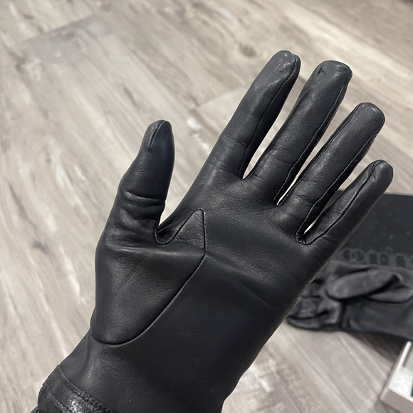 Burberry Black and Brown Checkered Gloves - Picture 4 of 8